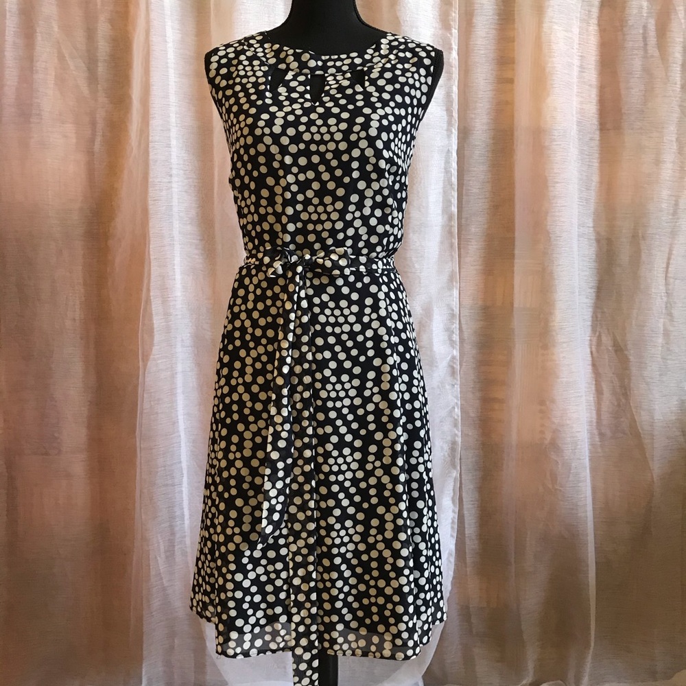 🌺🌺 NWOT Dark Navy & White Polka Dot Dress good for medium or large size